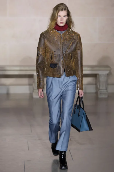 Look 3